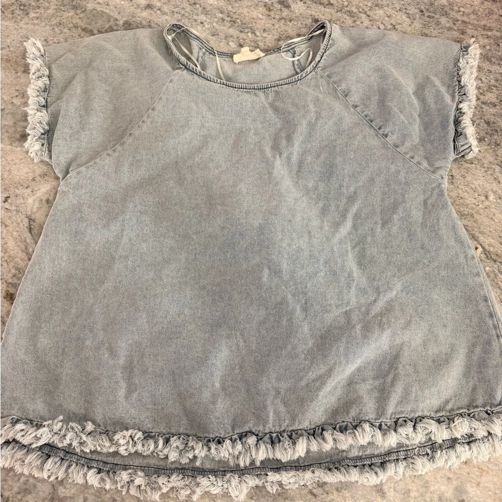 Umgee Light Blue Frayed Short Sleeve Denim Top - Picture 2 of 6